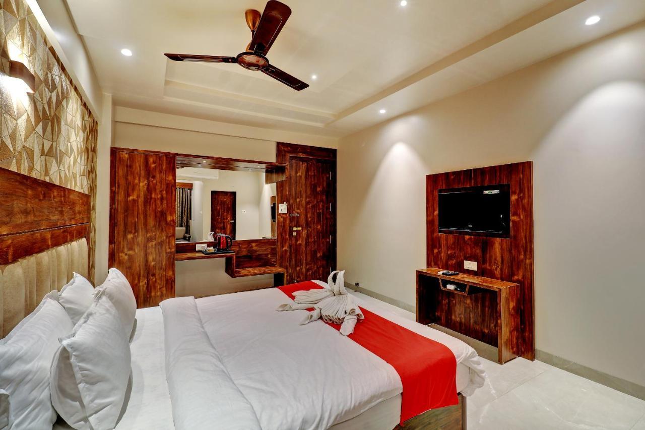Hotel Apratim Lodging & Boarding Ulhasnagar Экстерьер фото