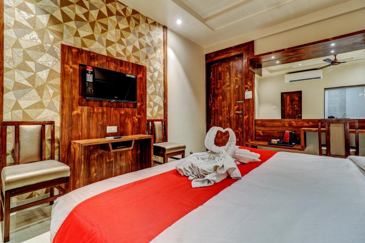Hotel Apratim Lodging & Boarding Ulhasnagar Экстерьер фото