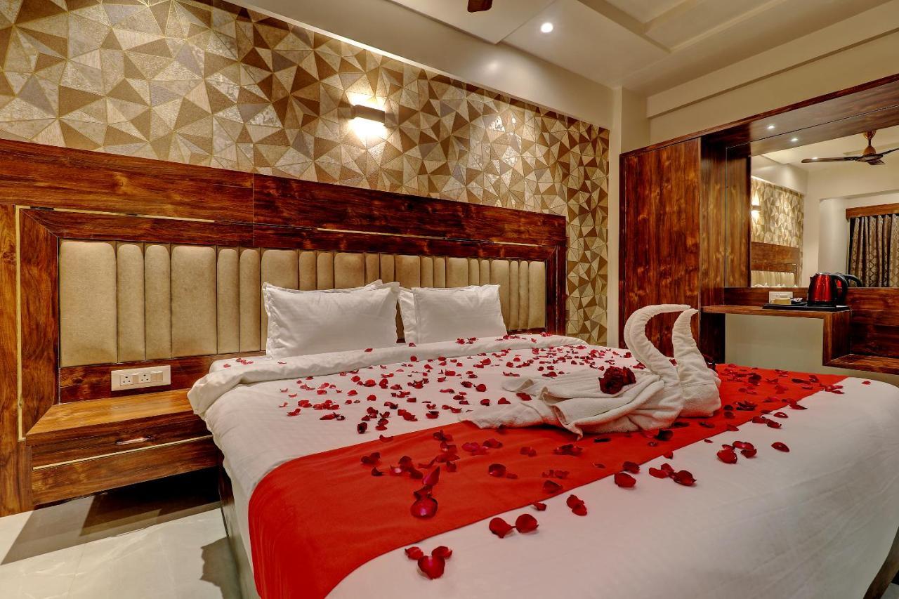 Hotel Apratim Lodging & Boarding Ulhasnagar Экстерьер фото