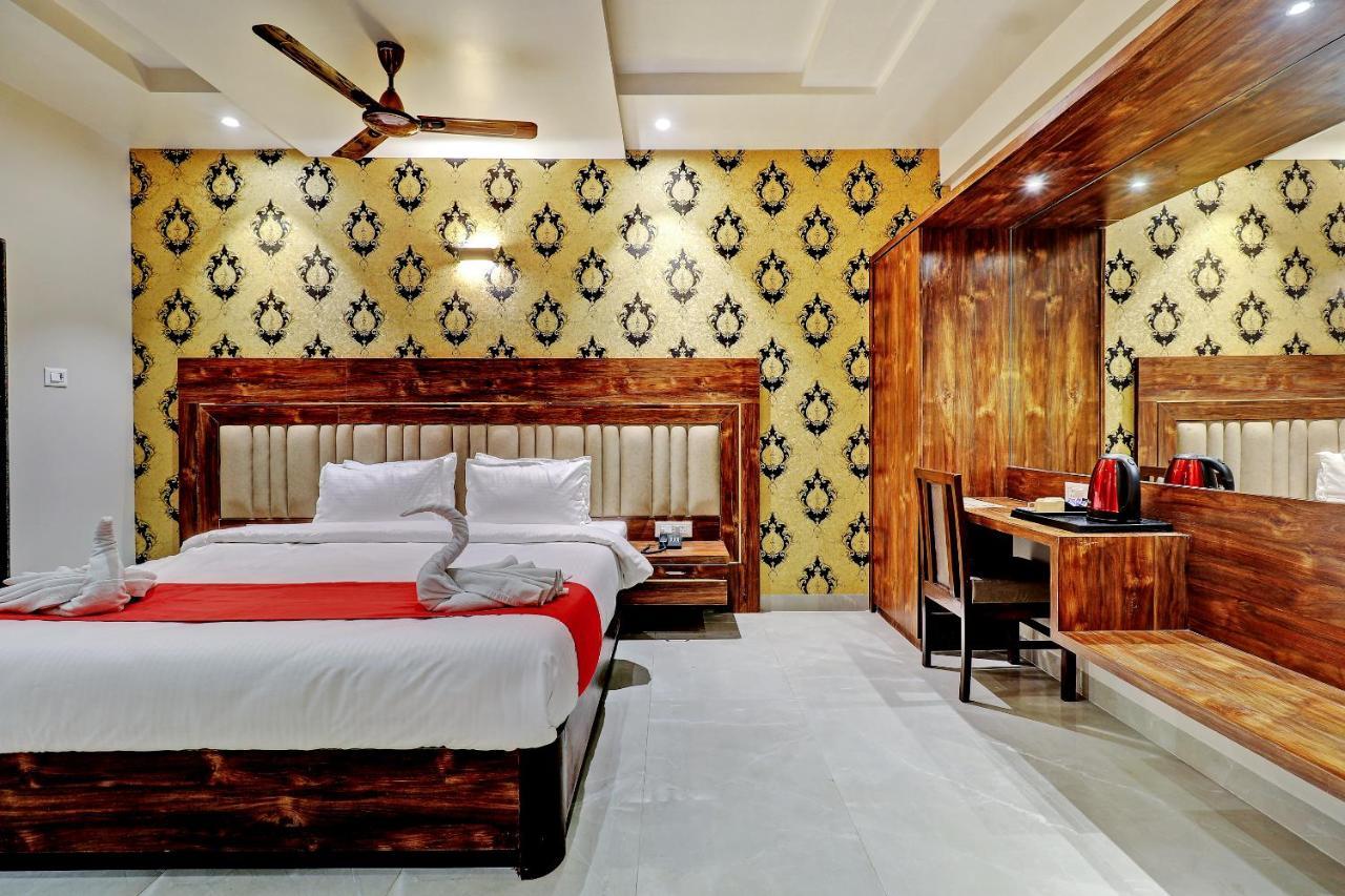 Hotel Apratim Lodging & Boarding Ulhasnagar Экстерьер фото