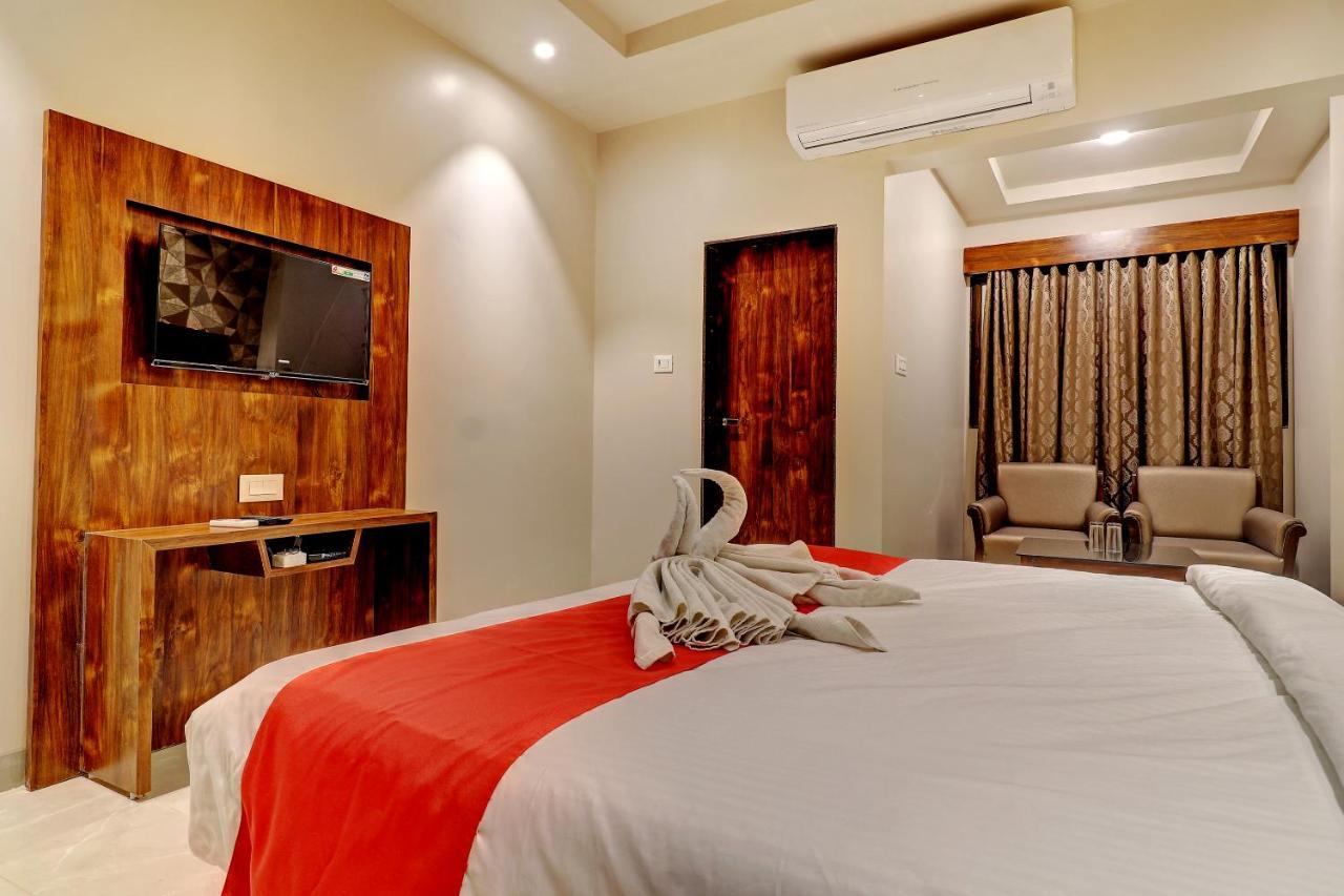 Hotel Apratim Lodging & Boarding Ulhasnagar Экстерьер фото