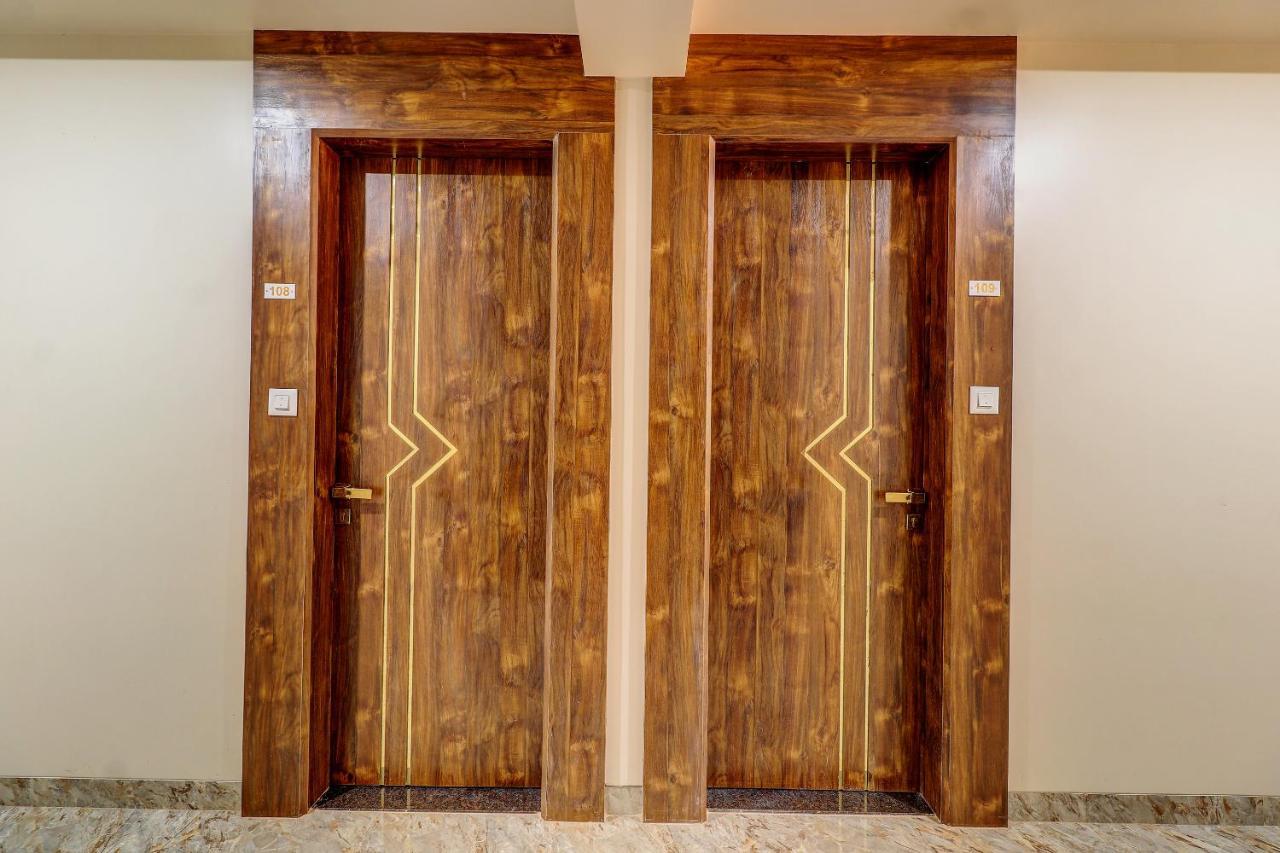 Hotel Apratim Lodging & Boarding Ulhasnagar Экстерьер фото