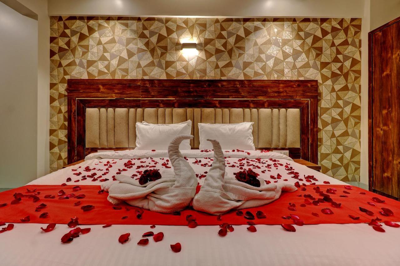 Hotel Apratim Lodging & Boarding Ulhasnagar Экстерьер фото