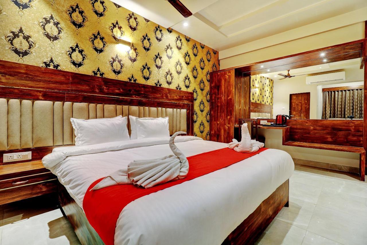Hotel Apratim Lodging & Boarding Ulhasnagar Экстерьер фото