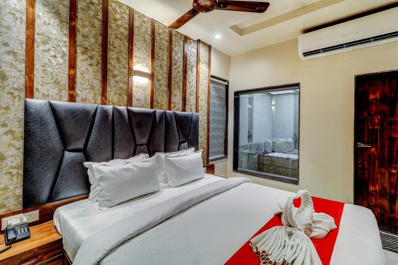 Hotel Apratim Lodging & Boarding Ulhasnagar Экстерьер фото
