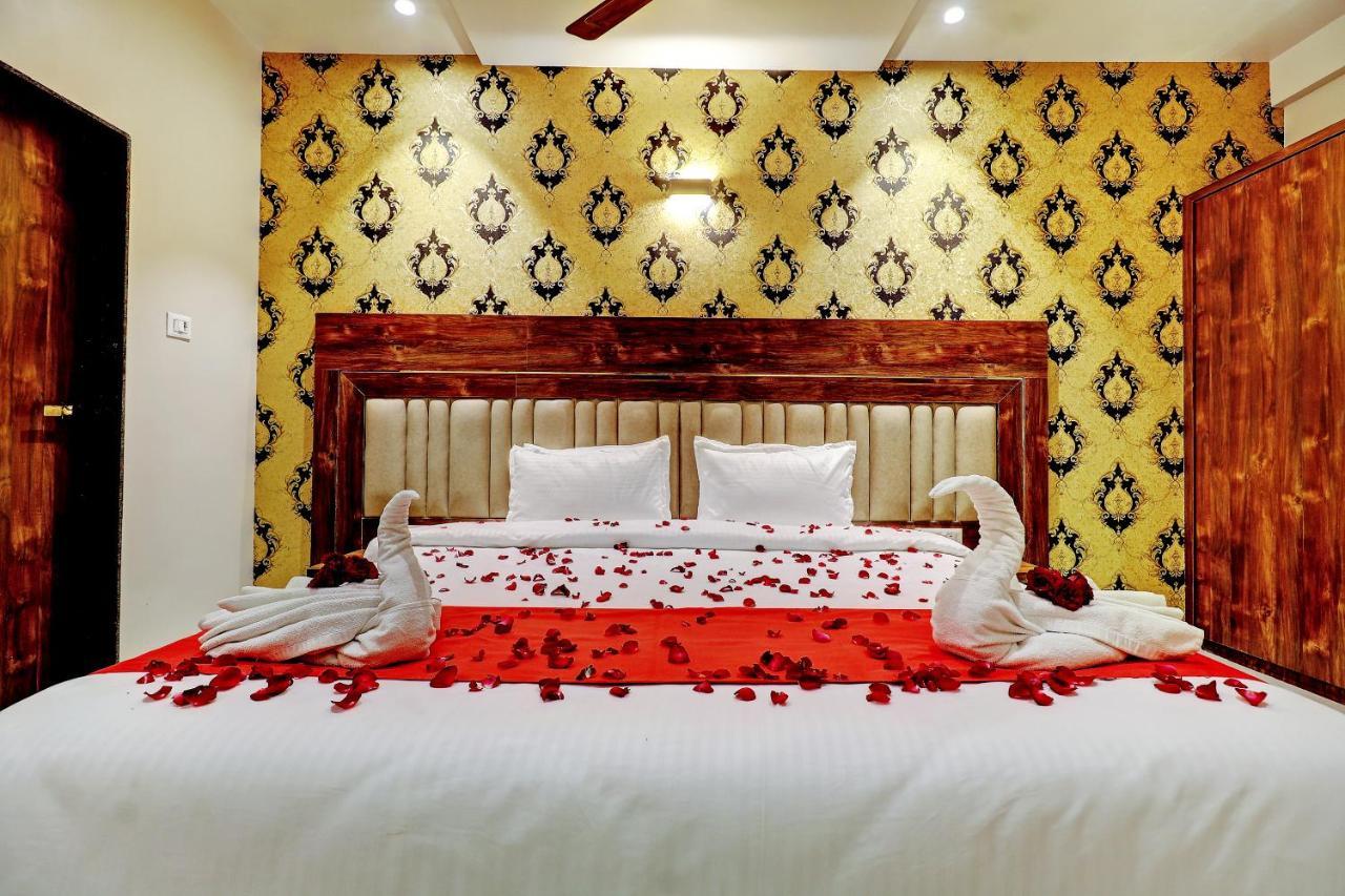 Hotel Apratim Lodging & Boarding Ulhasnagar Экстерьер фото