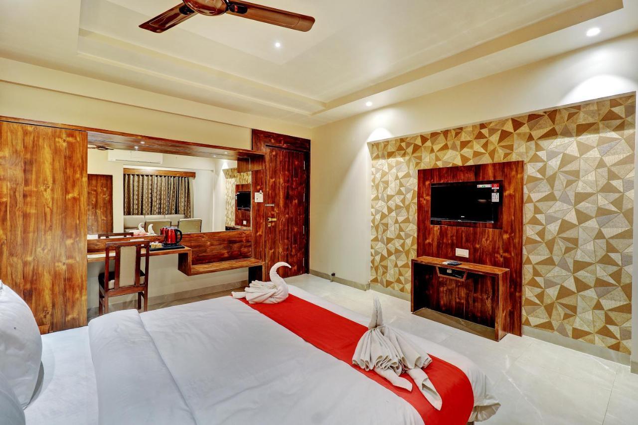 Hotel Apratim Lodging & Boarding Ulhasnagar Экстерьер фото