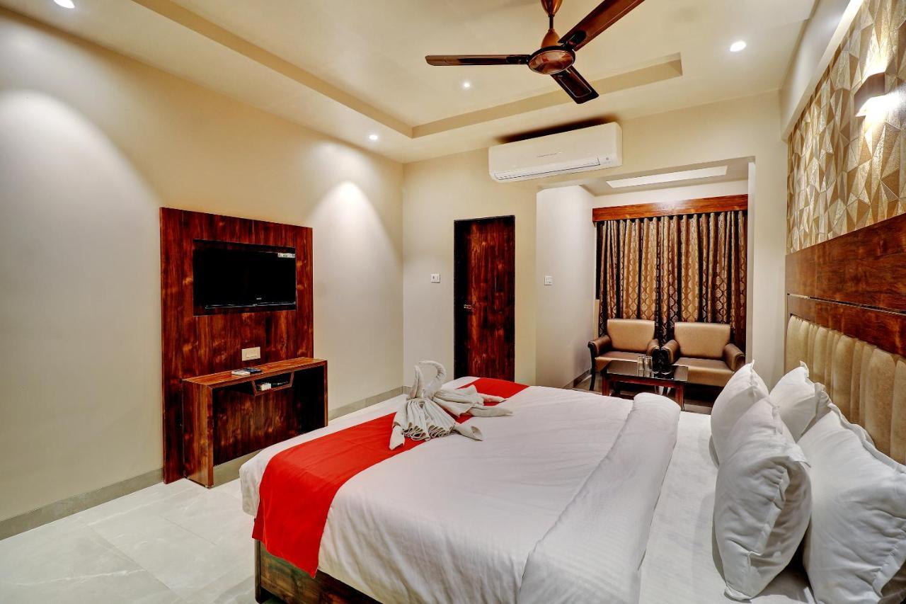 Hotel Apratim Lodging & Boarding Ulhasnagar Экстерьер фото