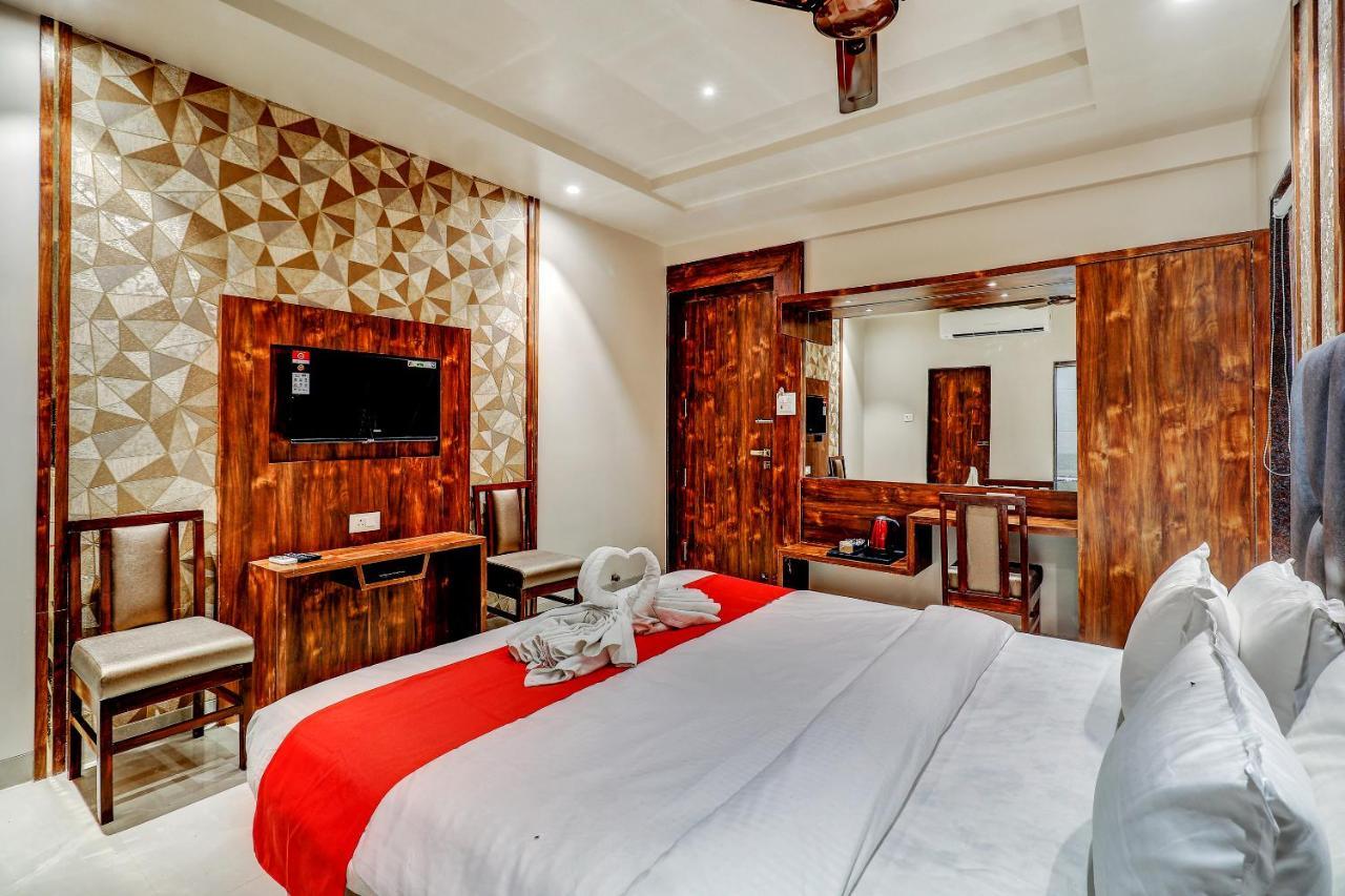 Hotel Apratim Lodging & Boarding Ulhasnagar Экстерьер фото