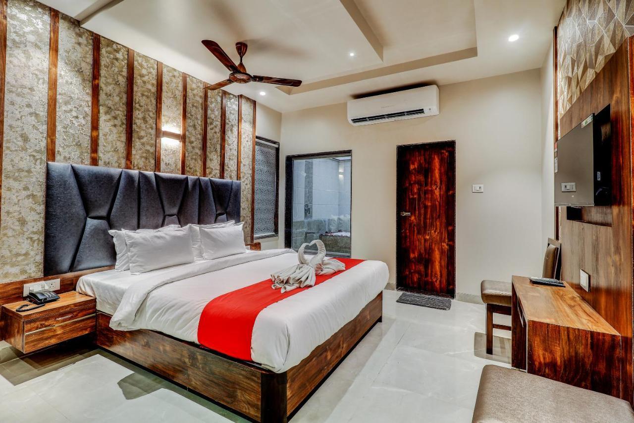 Hotel Apratim Lodging & Boarding Ulhasnagar Экстерьер фото