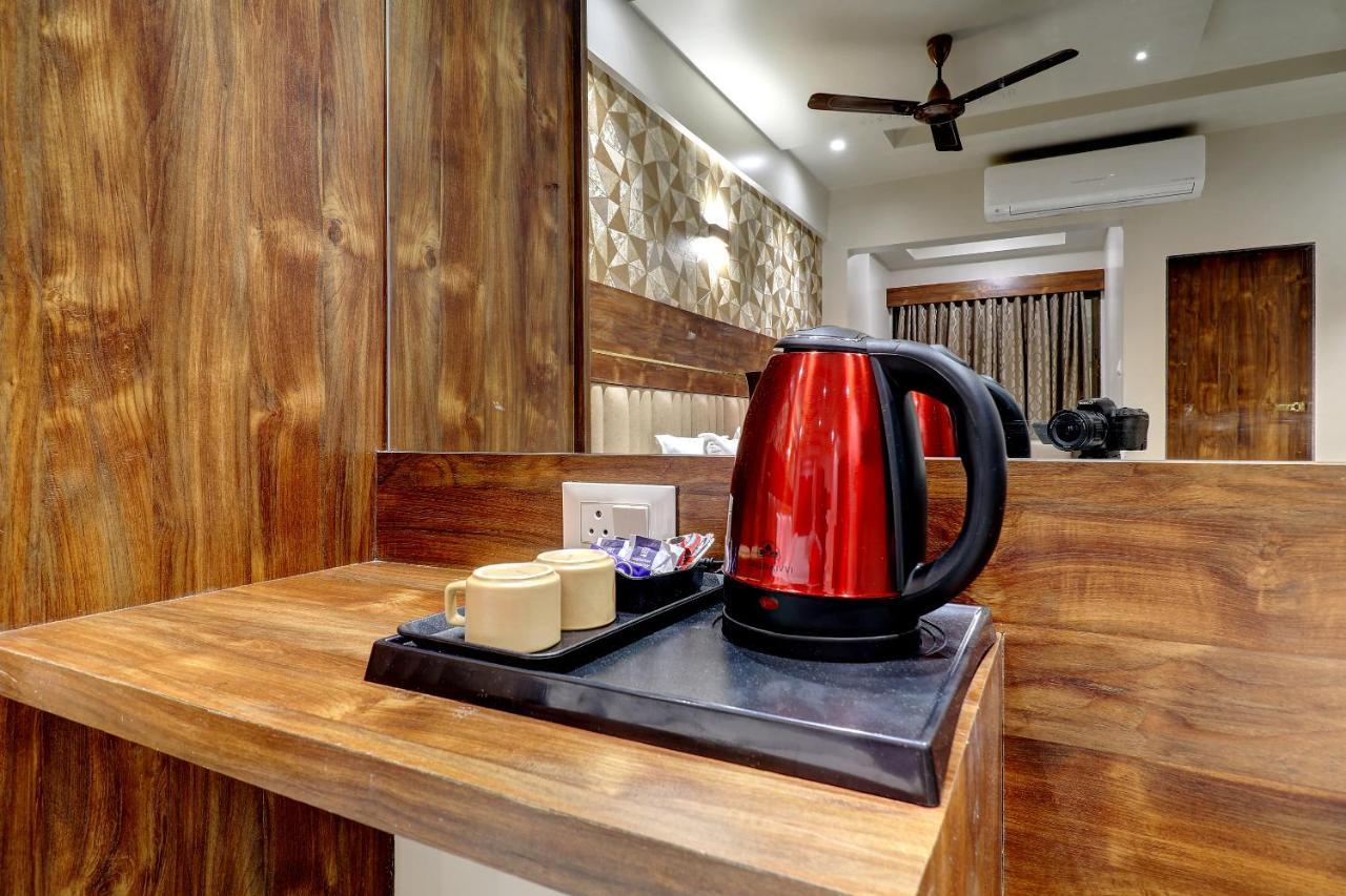 Hotel Apratim Lodging & Boarding Ulhasnagar Экстерьер фото