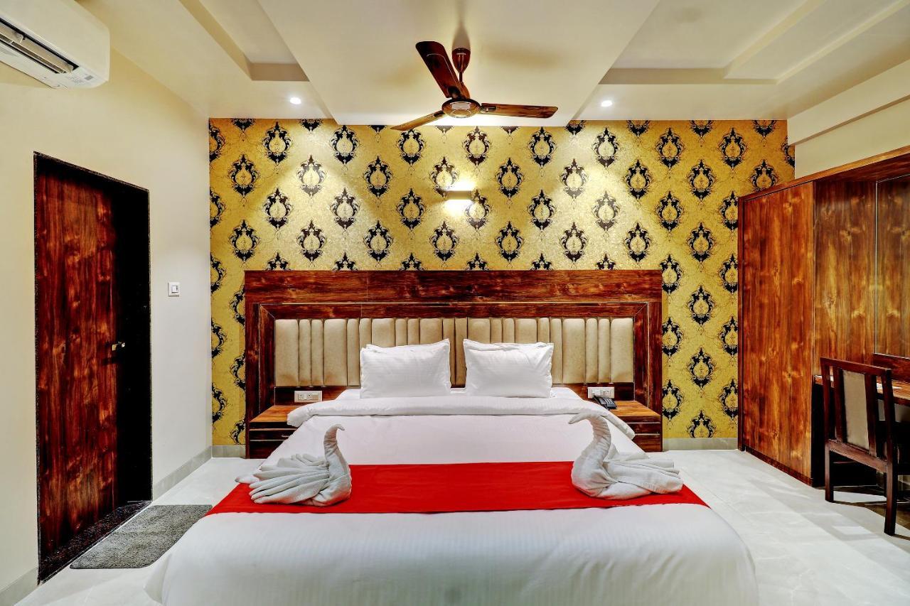 Hotel Apratim Lodging & Boarding Ulhasnagar Экстерьер фото