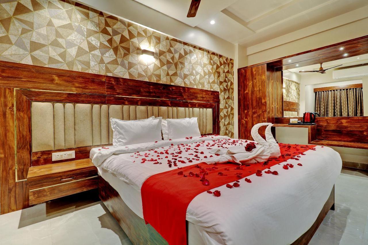 Hotel Apratim Lodging & Boarding Ulhasnagar Экстерьер фото