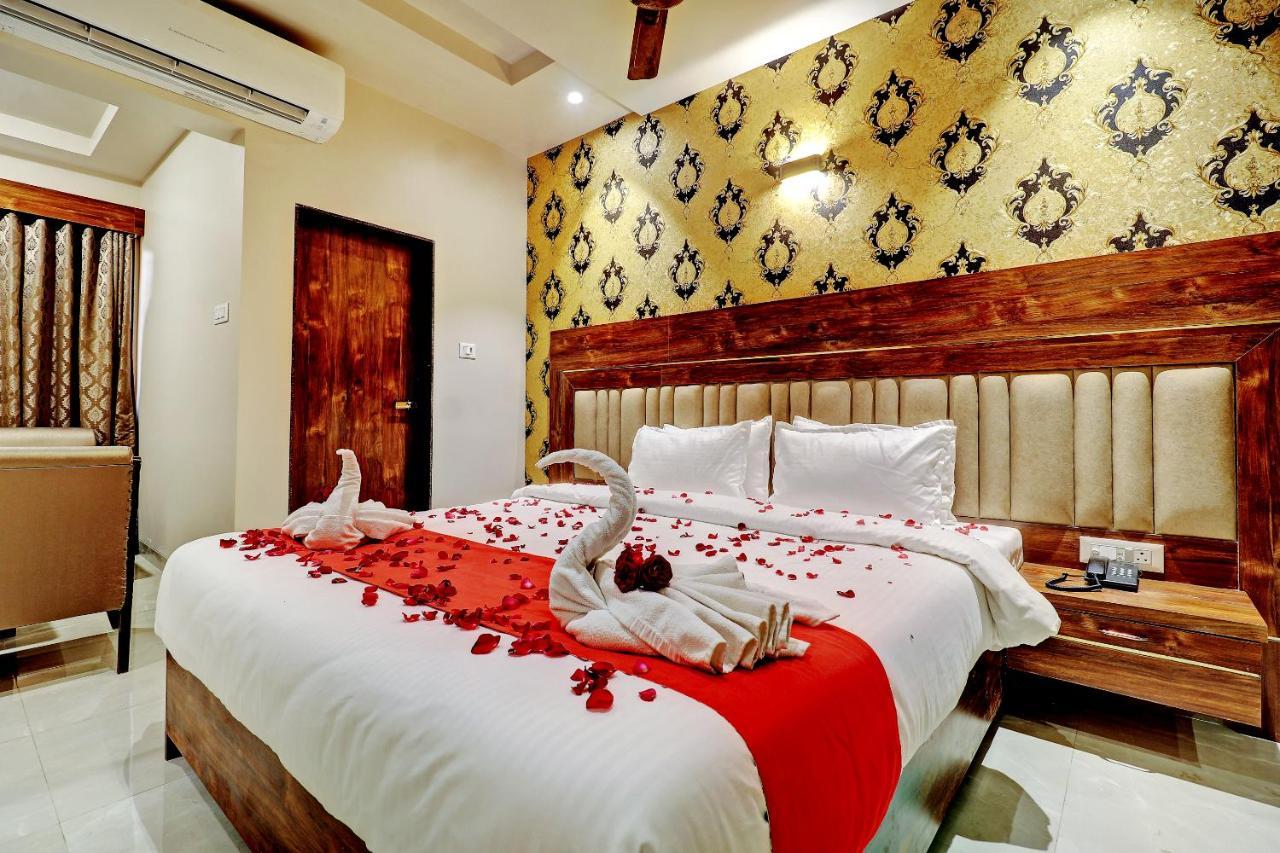 Hotel Apratim Lodging & Boarding Ulhasnagar Экстерьер фото