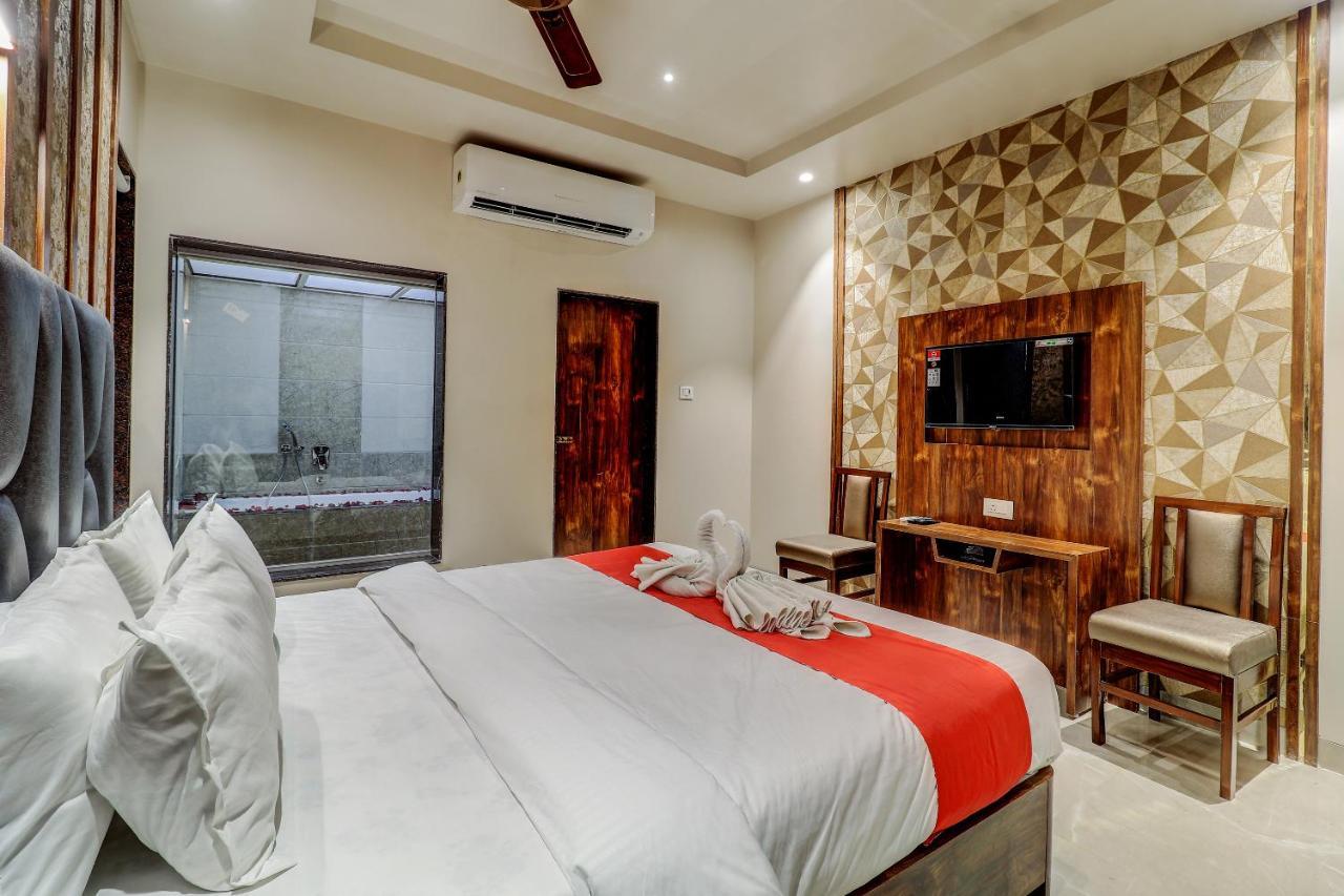 Hotel Apratim Lodging & Boarding Ulhasnagar Экстерьер фото