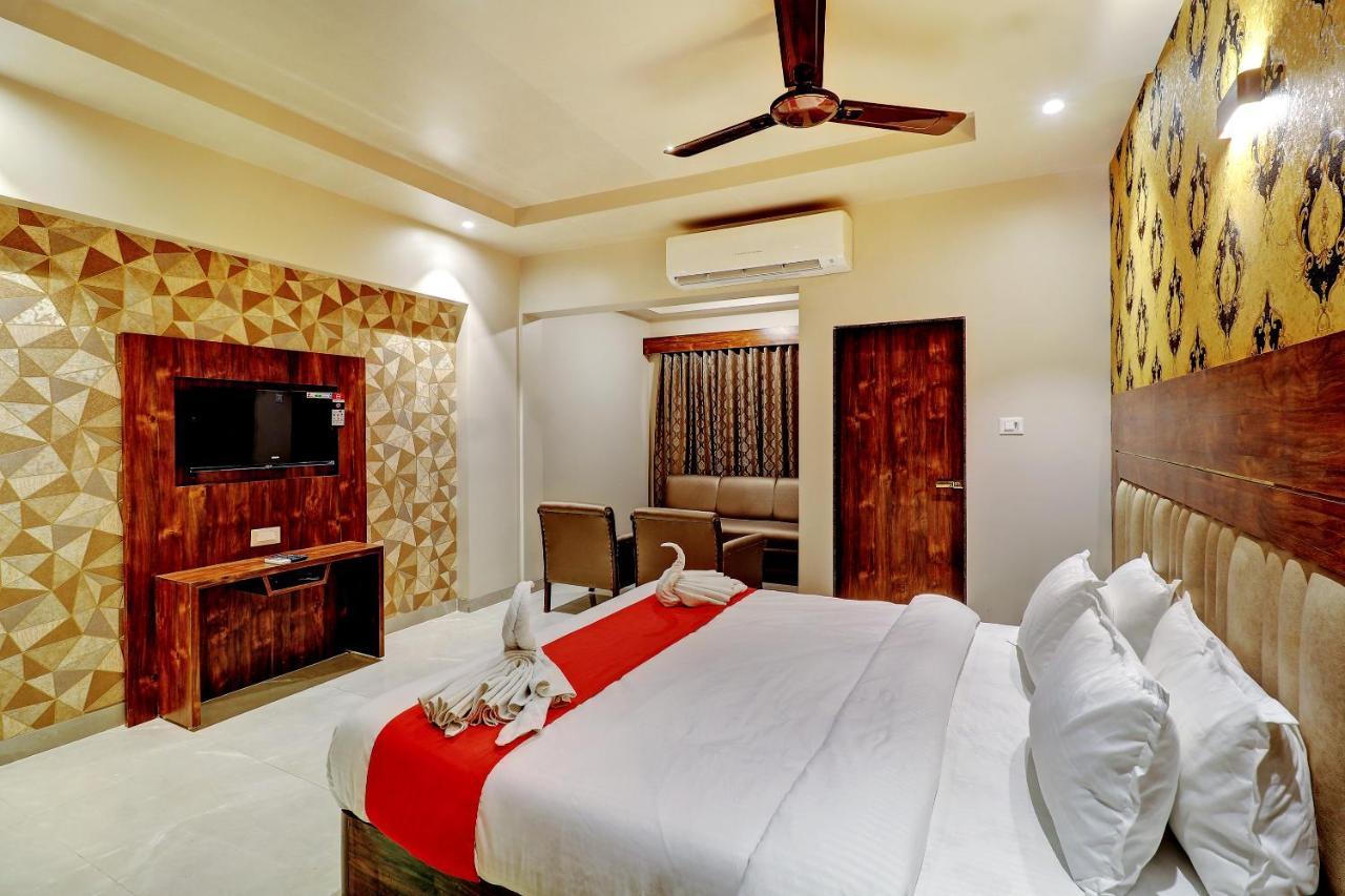 Hotel Apratim Lodging & Boarding Ulhasnagar Экстерьер фото