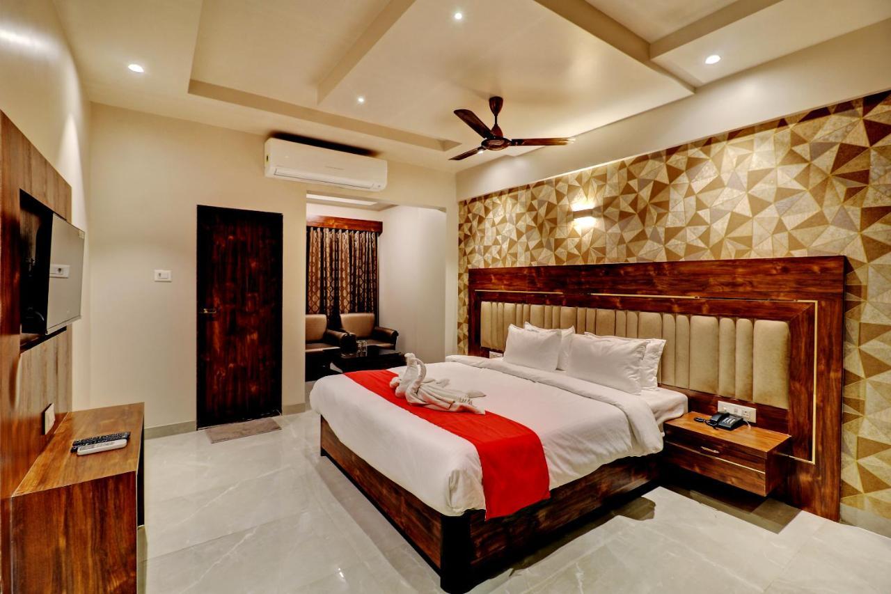 Hotel Apratim Lodging & Boarding Ulhasnagar Экстерьер фото