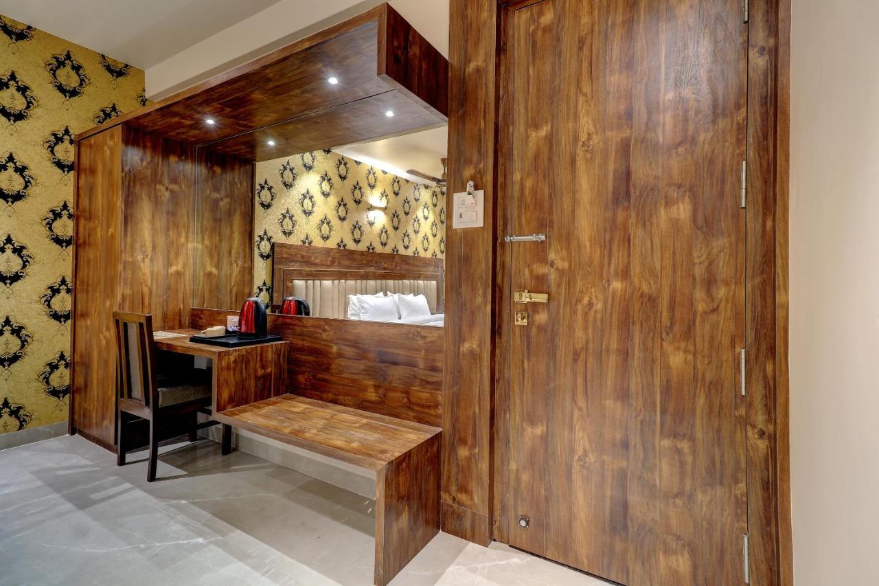 Hotel Apratim Lodging & Boarding Ulhasnagar Экстерьер фото