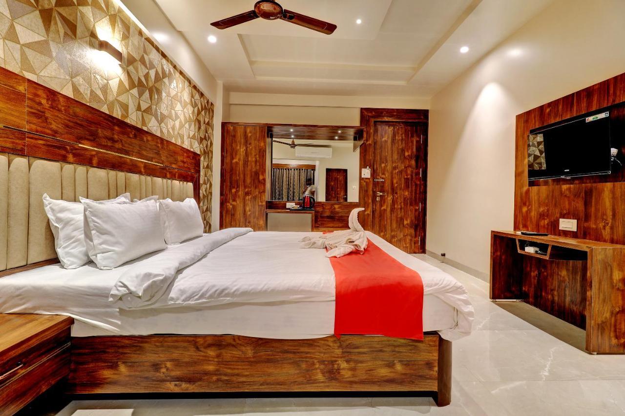 Hotel Apratim Lodging & Boarding Ulhasnagar Экстерьер фото