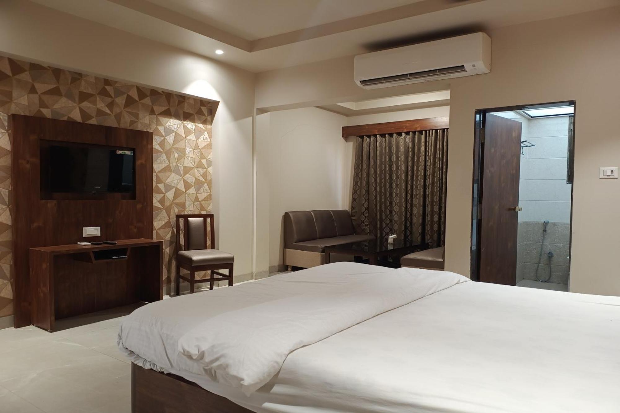 Hotel Apratim Lodging & Boarding Ulhasnagar Экстерьер фото