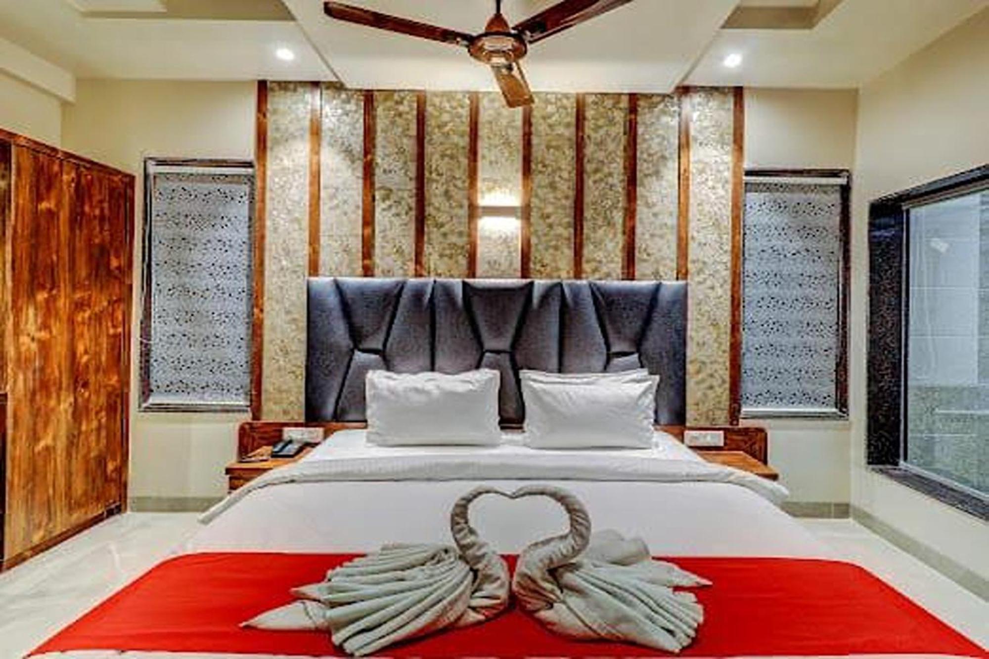 Hotel Apratim Lodging & Boarding Ulhasnagar Экстерьер фото