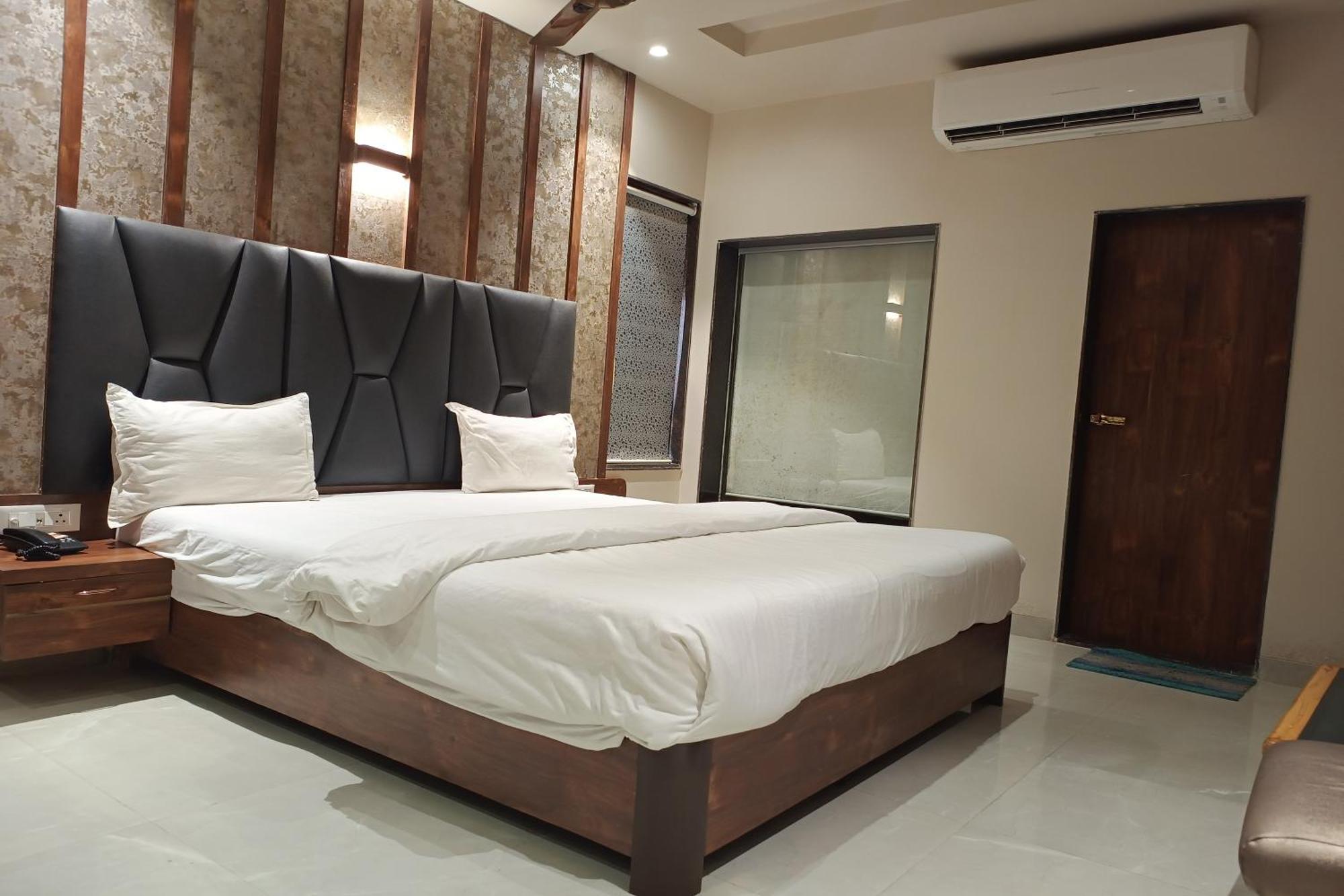 Hotel Apratim Lodging & Boarding Ulhasnagar Экстерьер фото