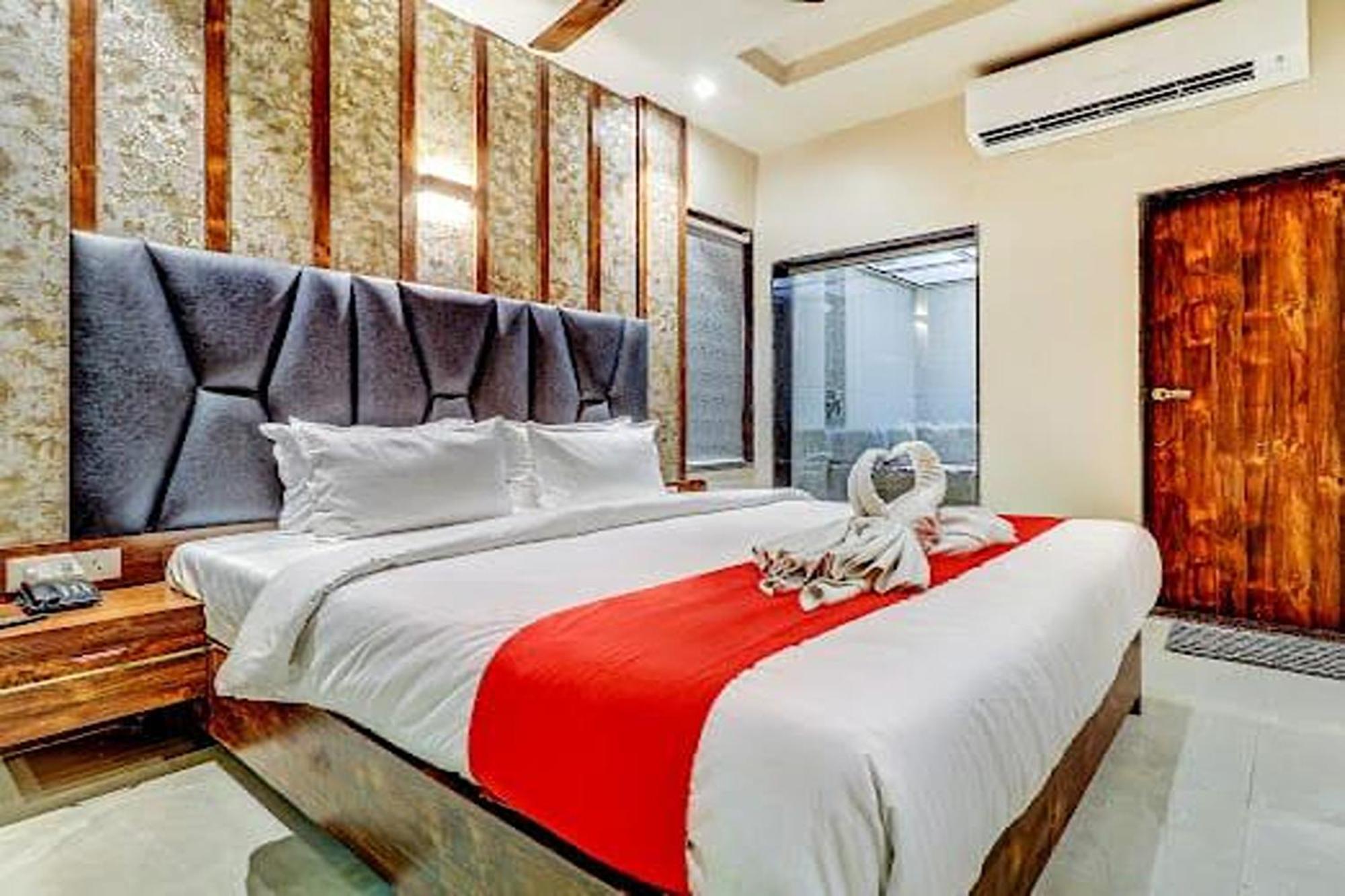 Hotel Apratim Lodging & Boarding Ulhasnagar Экстерьер фото